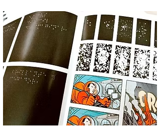 Libros, apuntes, guías y material didáctico adaptado para estudiantes con discapacidad visual.